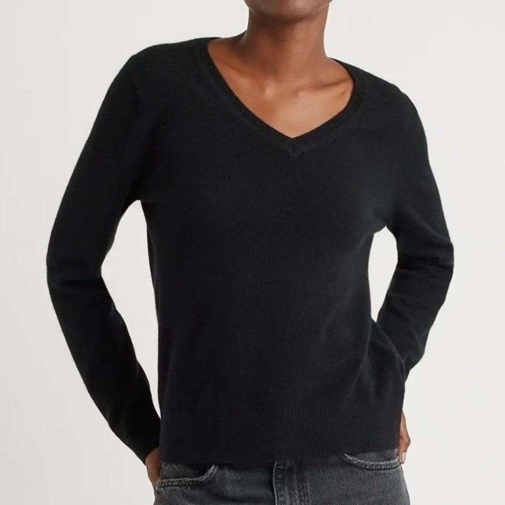 Quince Womens M NWOT Mongolian Cashmere Quiet Lux V-Neck Sweater Black Minimal